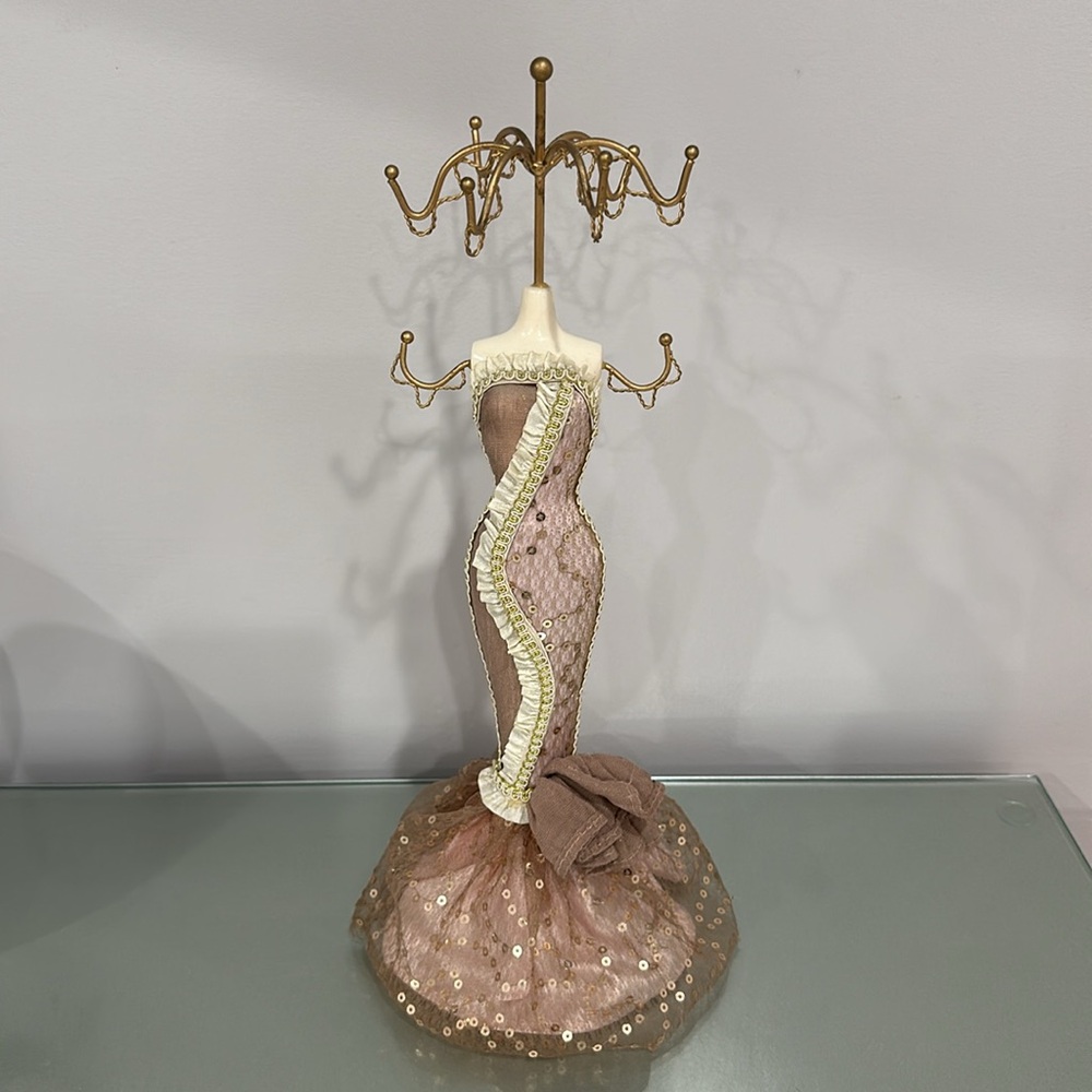 Doll design ceramic beautiful jewelry holder stand